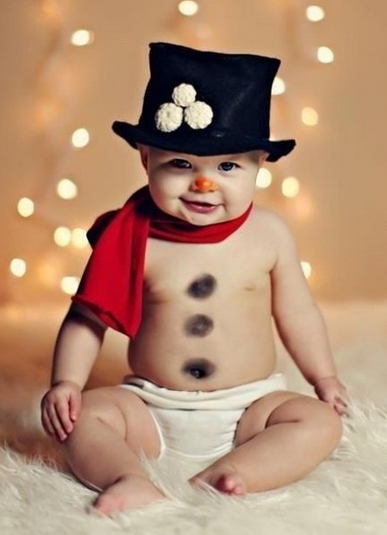 29 Babies Who Totally Nailed Their First Christmas Photo Shoot
